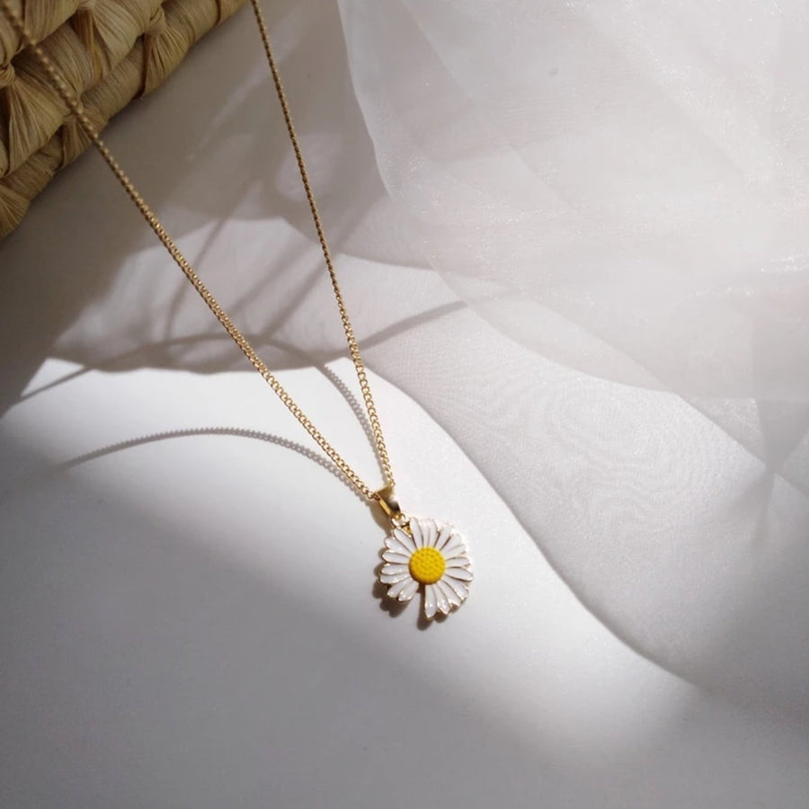 Daisy Pendant Necklace