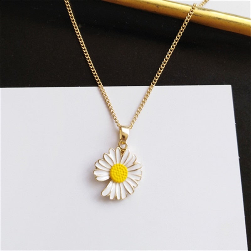 Daisy Pendant Necklace