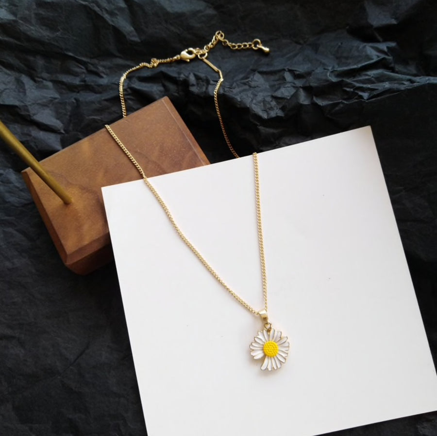 Daisy Pendant Necklace